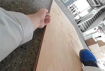 自転車安全運転VR、頭からの駐車での接触事故