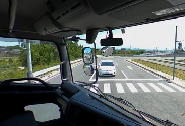 トラック、トレーラー、VR